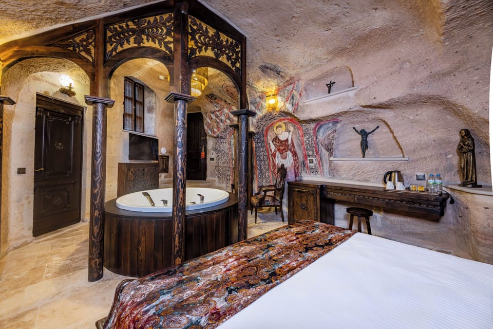 Deluxe Suite | Premium bedding, in-room safe, soundproofing, cribs (free)