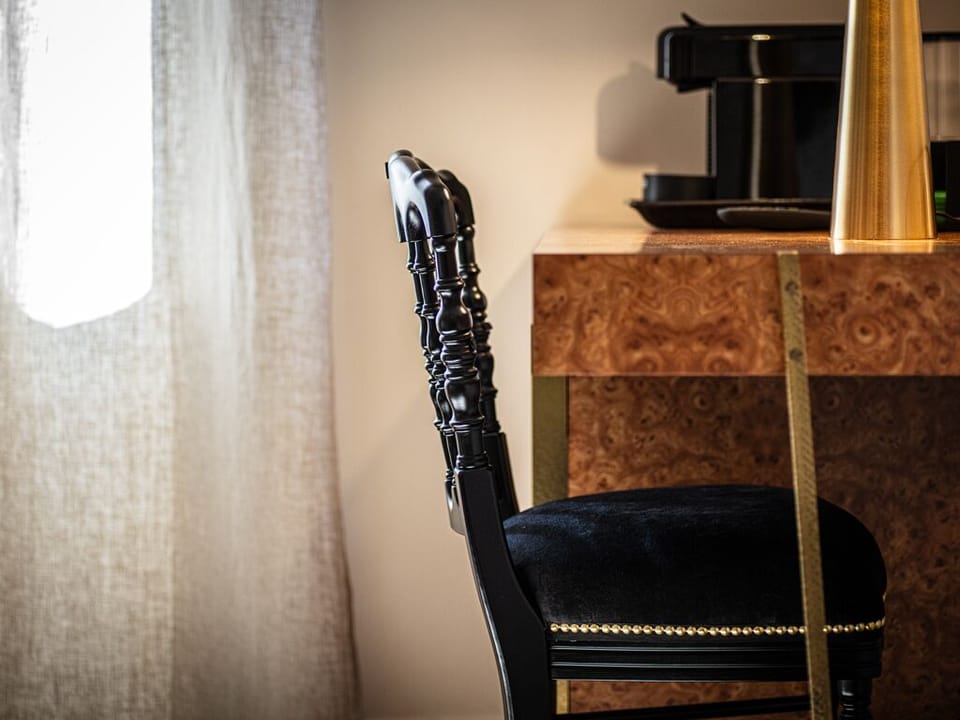 Deluxe Double or Twin Room, City View (Oro) | Minibar (free items), in-room safe, desk, laptop workspace