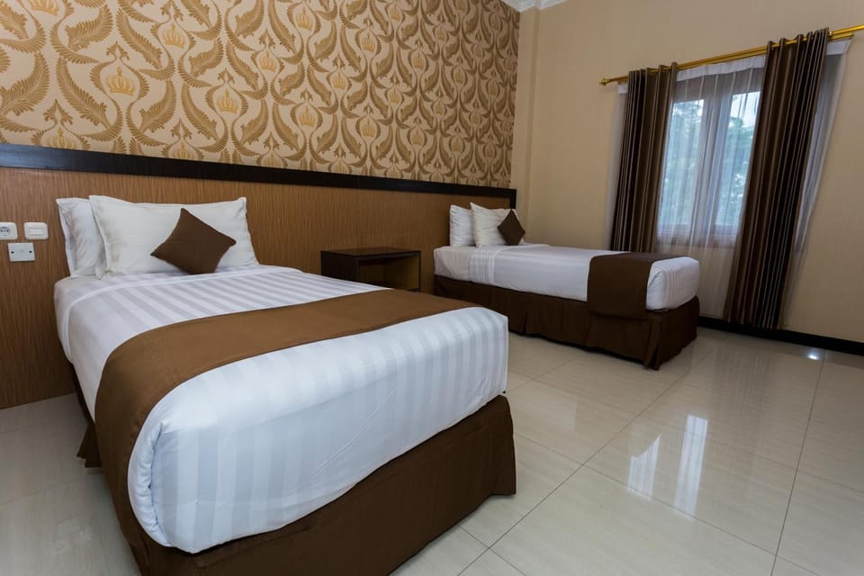 Minibar, in-room safe, desk, rollaway beds (surcharge)