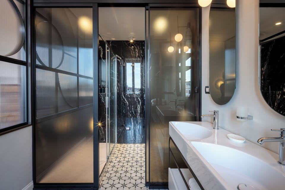 Junior Studio Suite, Balcony | Bathroom | Hair dryer, slippers, bidet, towels