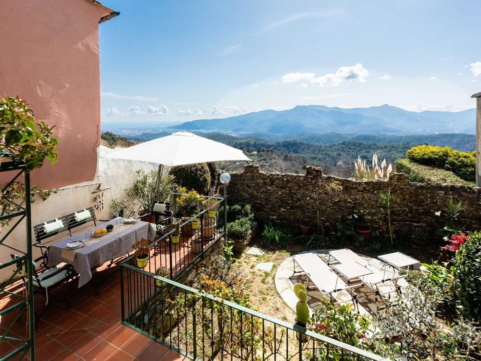 Wall, Balcony, Houseplant, Flowerpot, Villa, Outdoor Furniture