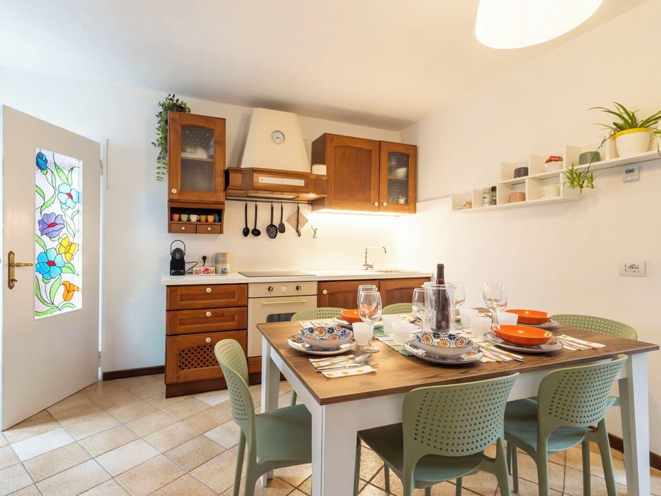 Furniture, Interior Design, Flooring, Wood, Chair, Ceiling, Countertop, Room, Kitchen, Table