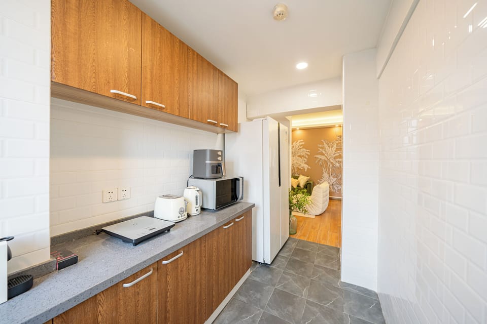 Comfort Apartment, 4 Bedrooms, Non Smoking | Private kitchen | Shared fridge, microwave