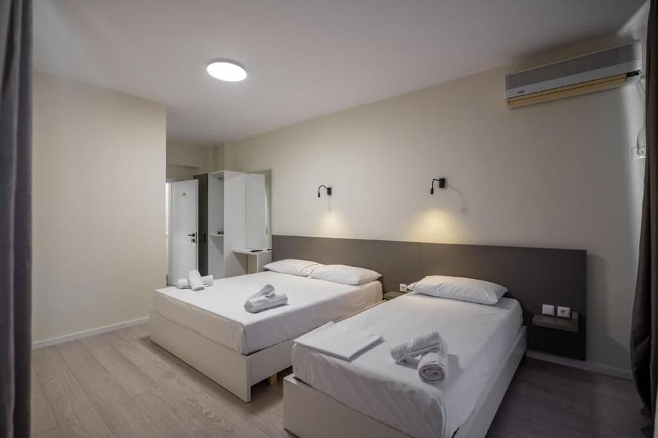 Triple Room | Minibar, free WiFi, bed sheets