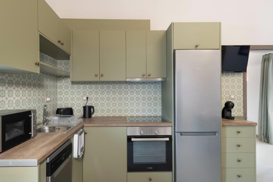 Villa, Mountain View | Private kitchen | Full-size fridge, microwave, oven, stovetop