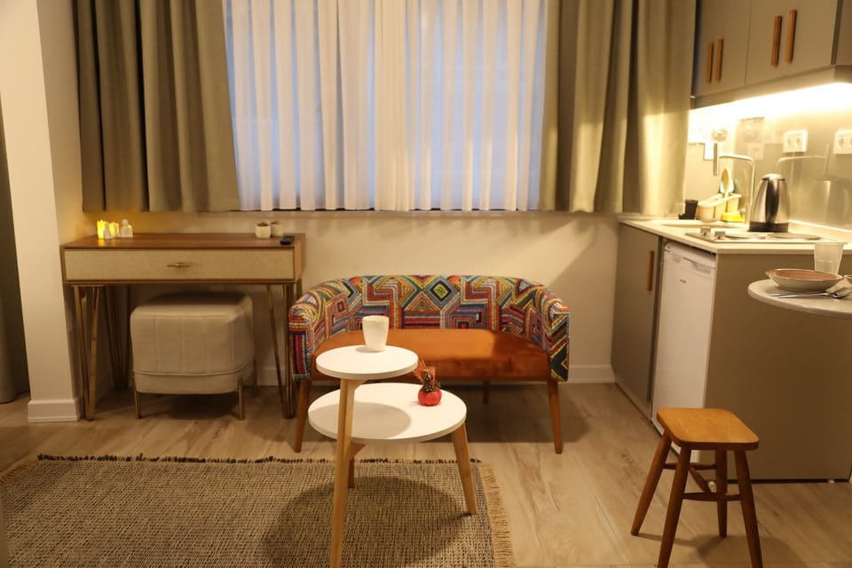 Deluxe Double Room, City View | Living area | 30-inch flat-screen TV with satellite channels