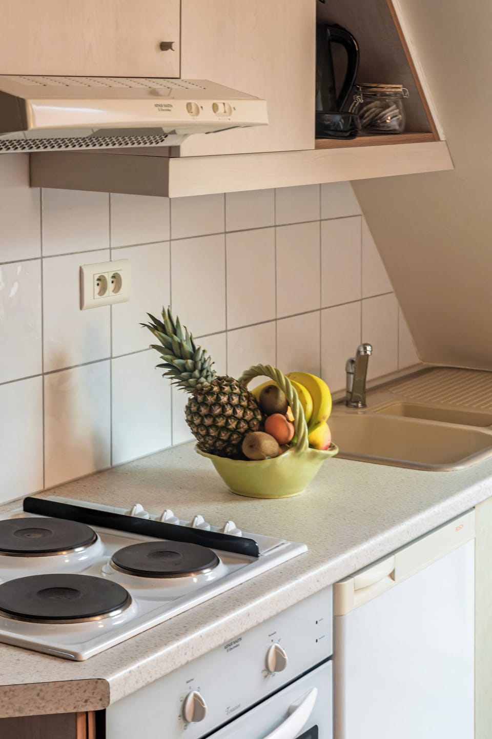 Classic Room | Private kitchen | Fridge, oven, stovetop, coffee/tea maker