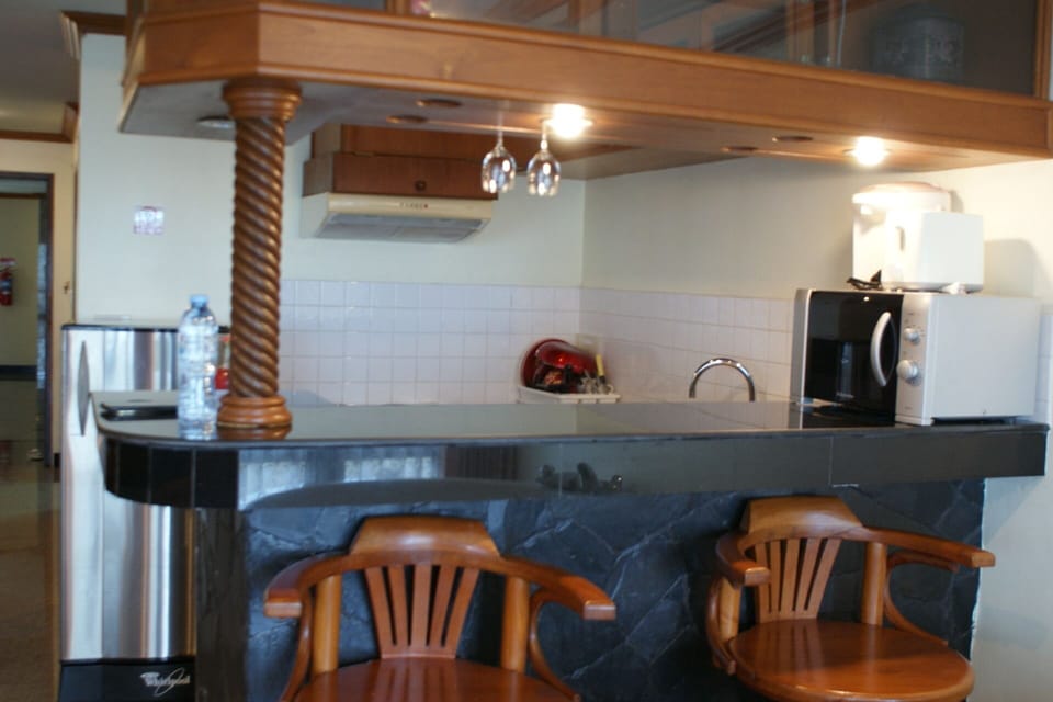 Apartment, 2 Bedrooms, Ocean View | Private kitchen | Coffee/tea maker, electric kettle