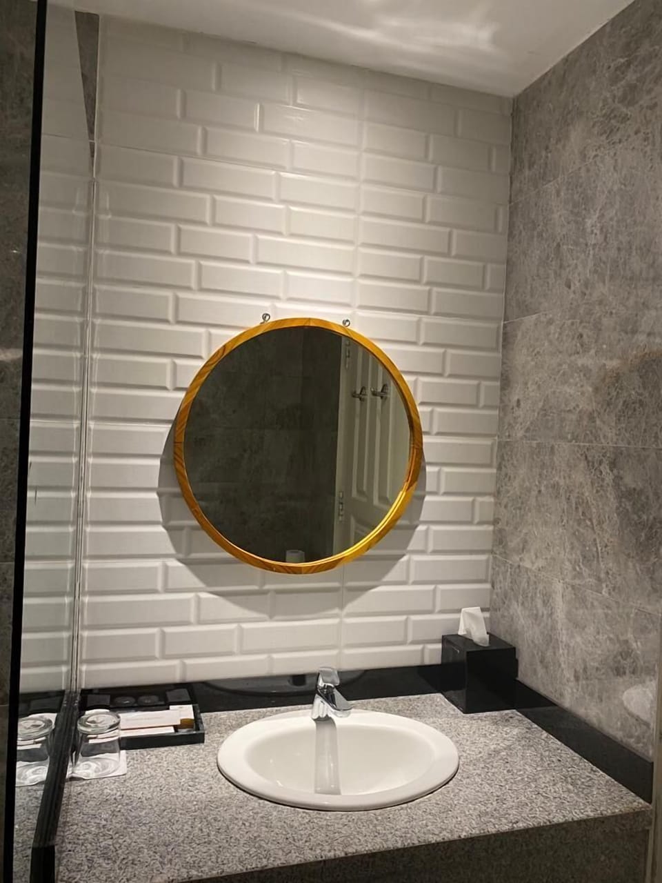 Shower, free toiletries, slippers, bidet