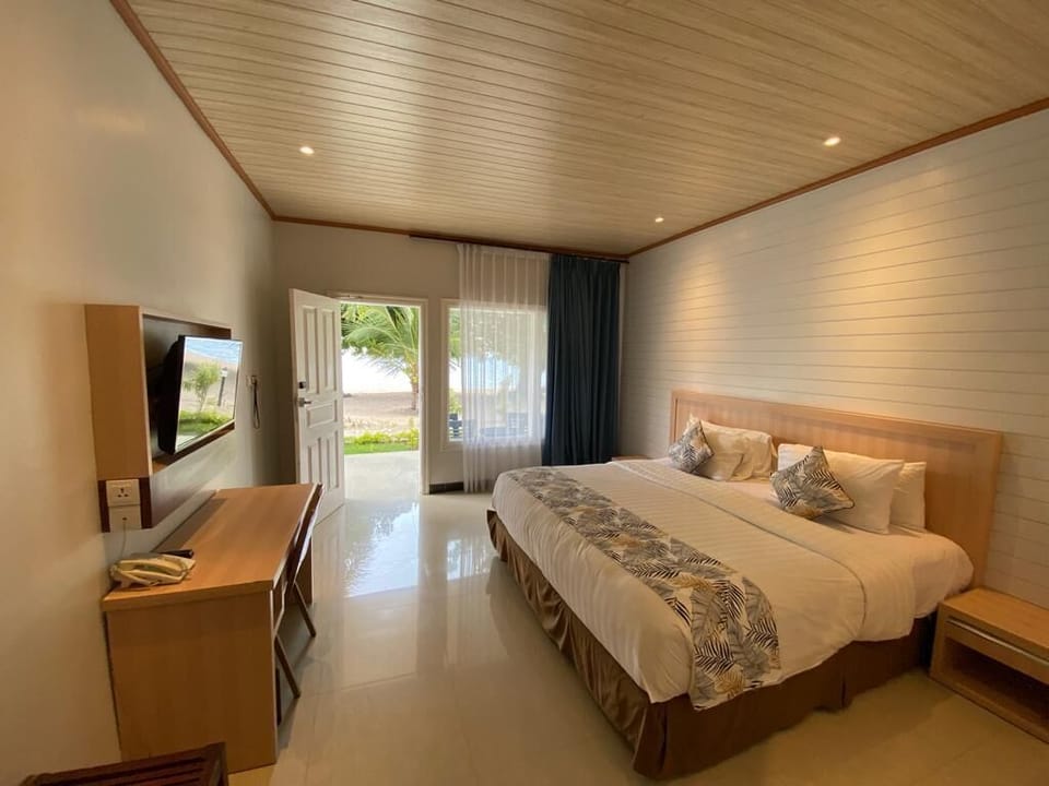 Deluxe Double or Twin Room, Beachfront (Cottage Beachfront) | In-room safe, desk, laptop workspace, bed sheets
