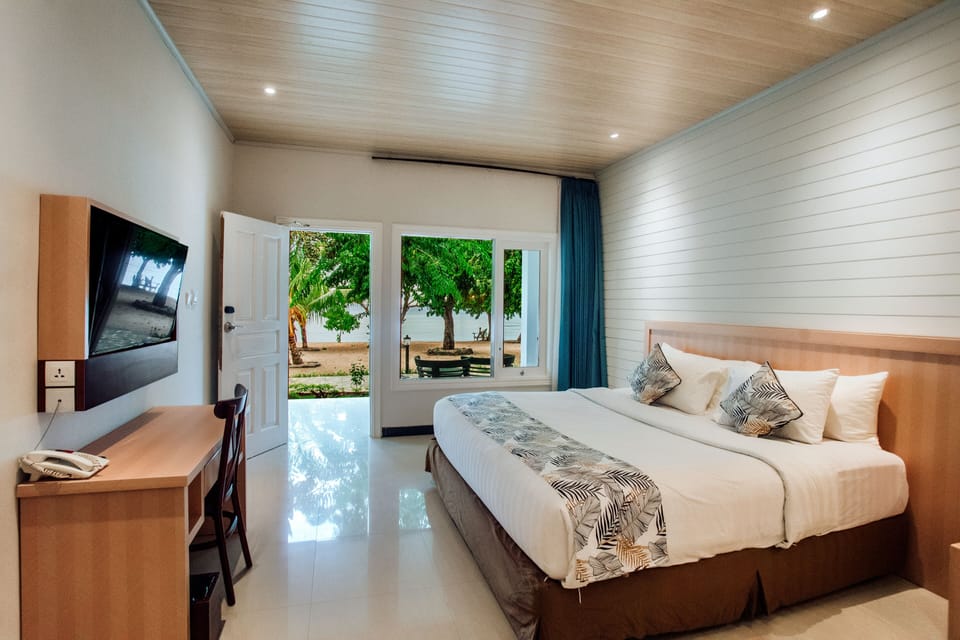 Deluxe Double or Twin Room, Beachfront (Cottage Beachfront) | In-room safe, desk, laptop workspace, bed sheets