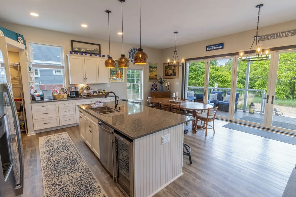 Main Level | Kitchen | Dining