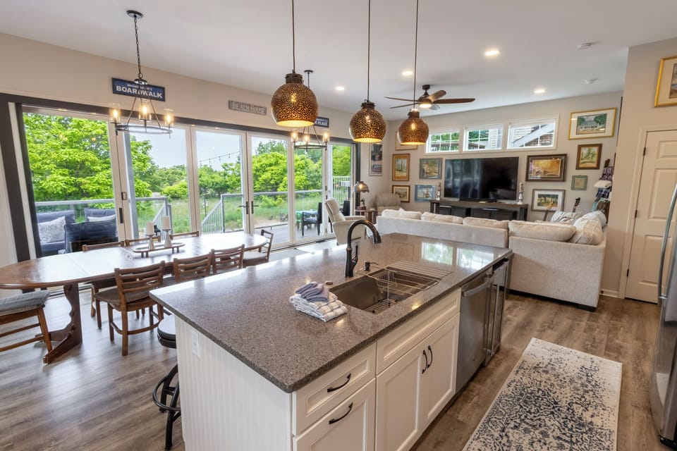 Main Level | Kitchen | Dining