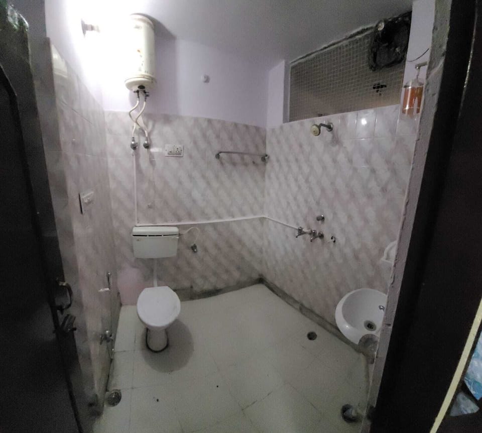 Deluxe Double Room, Hill View | Bathroom | Slippers