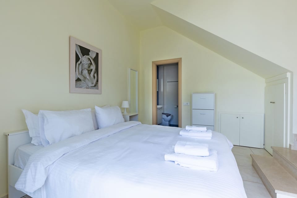 Villa, 2 Bedrooms, Garden View | 2 bedrooms, in-room safe, soundproofing, iron/ironing board