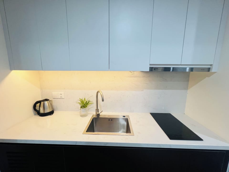 Luxury Apartment, Beach View | Private kitchen