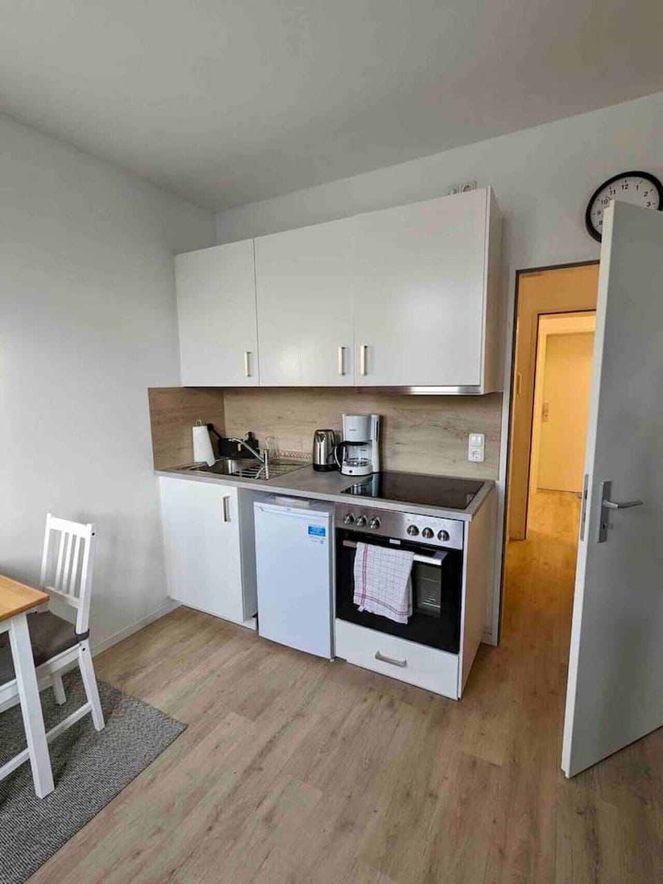 Classic Studio, Non Smoking, Kitchen | Private kitchen | Electric kettle