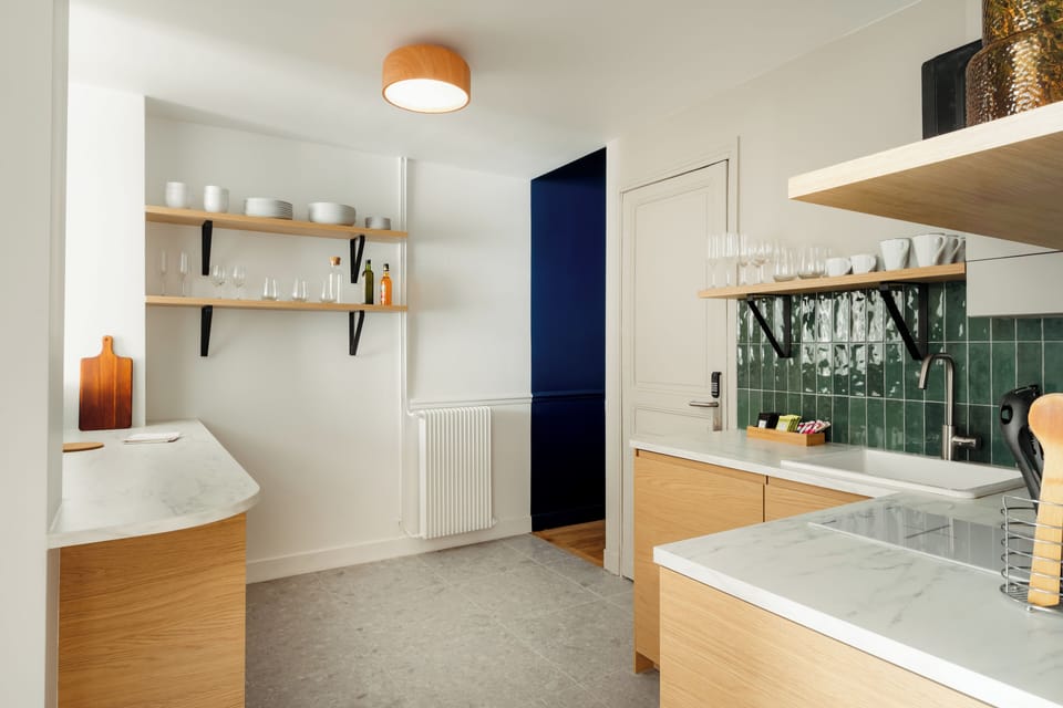 Deluxe Apartment | Private kitchen | Electric kettle, highchair
