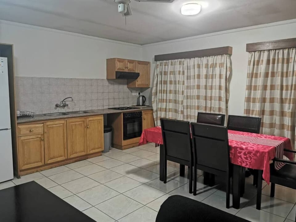 Room, Multiple Bedrooms, Smoking, Balcony | Dining room