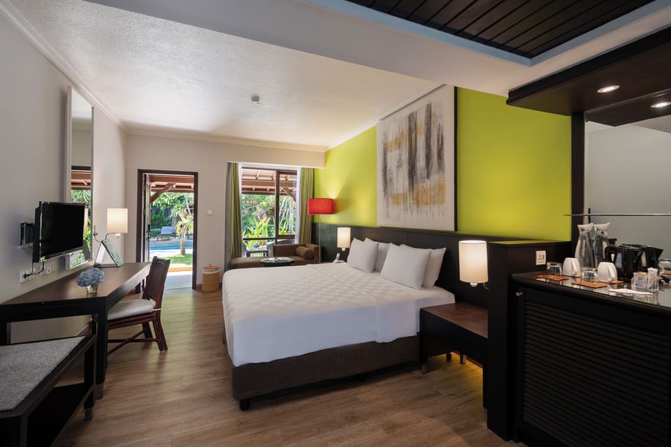 Courtyard Pool Access Room | In-room safe, desk, free WiFi, bed sheets