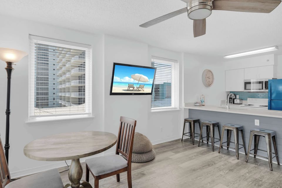Dining area for 2 with breakfast bar that seats 4