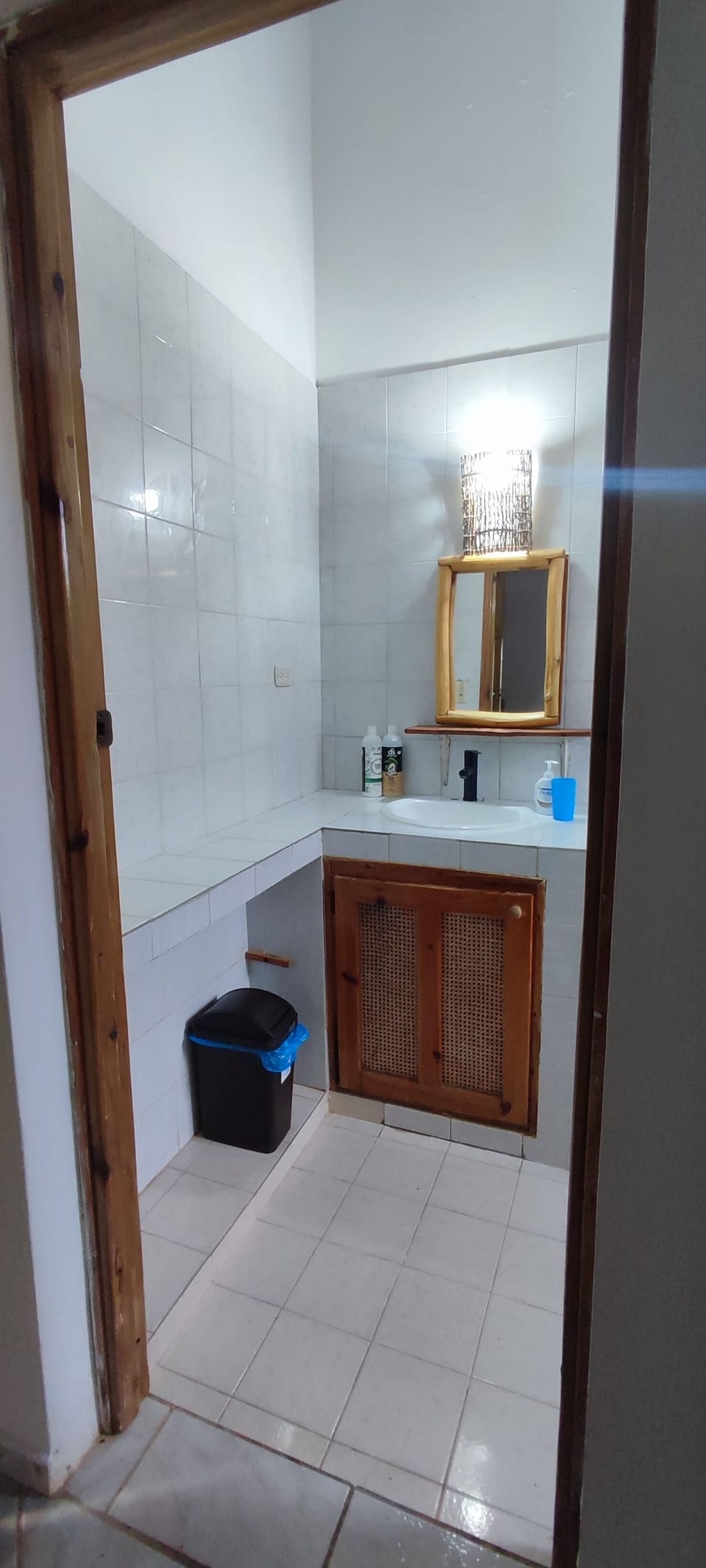 Deluxe Double Room, Private Bathroom, Garden View | Bathroom | Shower, towels, soap, toilet paper