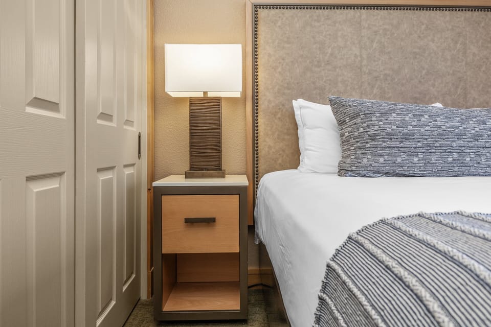 Indoors, Cushion, Home Decor, Lamp, Bed