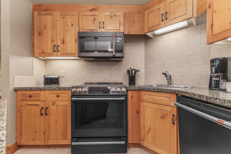 Indoors, Appliance, Microwave, Oven, Kitchen