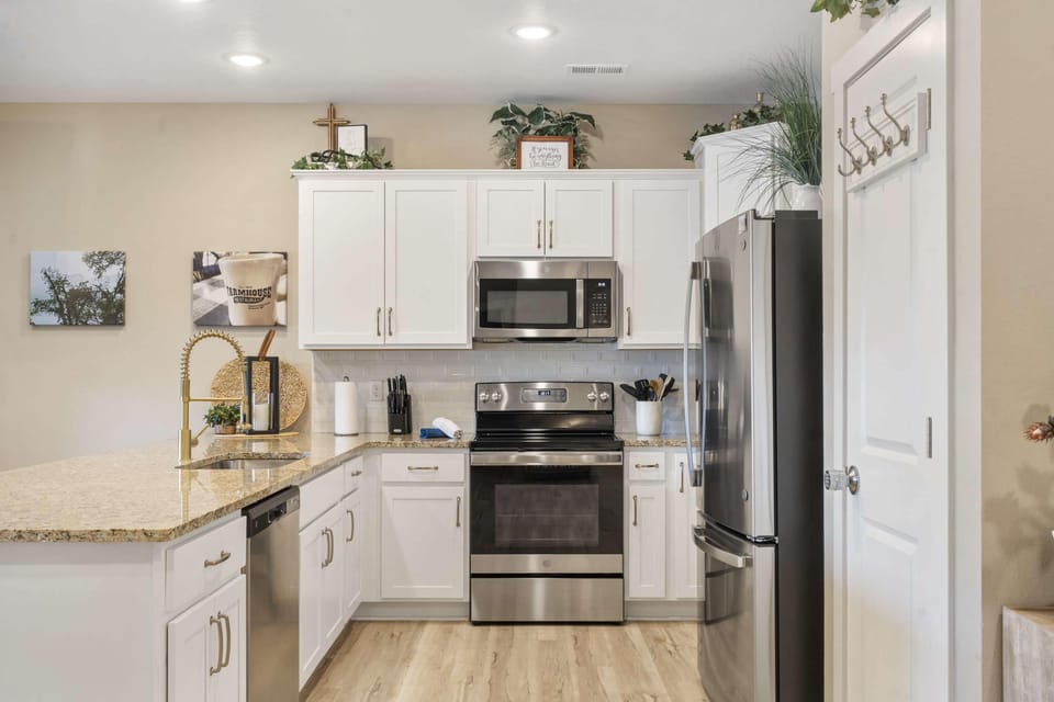 Condo, Multiple Beds, Balcony (Pleasant View on Taneycomo) | Private kitchen | Fridge, microwave, stovetop, dishwasher