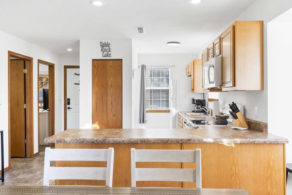 Condo, Multiple Beds, Balcony (Scenic Lakeview) | Private kitchen | Fridge, microwave, stovetop, dishwasher