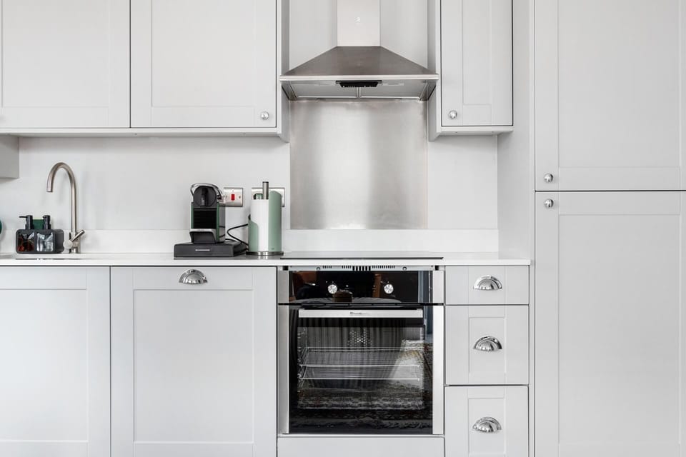 Apartment | Private kitchen | Fridge, microwave, oven, stovetop