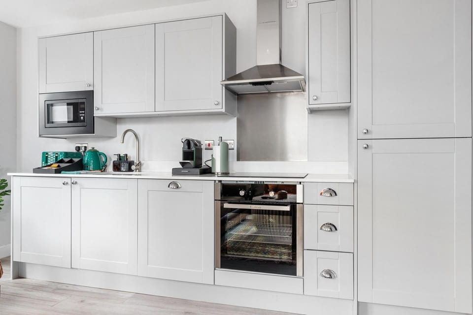 Apartment | Private kitchen | Fridge, microwave, oven, stovetop