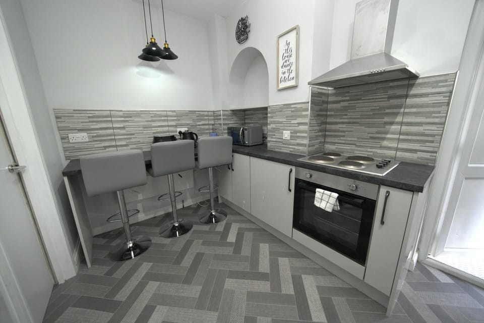 Apartment | Private kitchen | Fridge, microwave, oven, stovetop