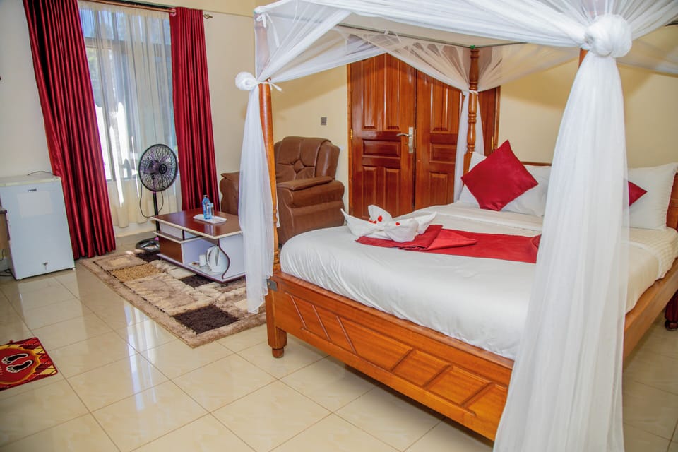 Deluxe Double Room, Garden View | Blackout drapes, iron/ironing board, free WiFi