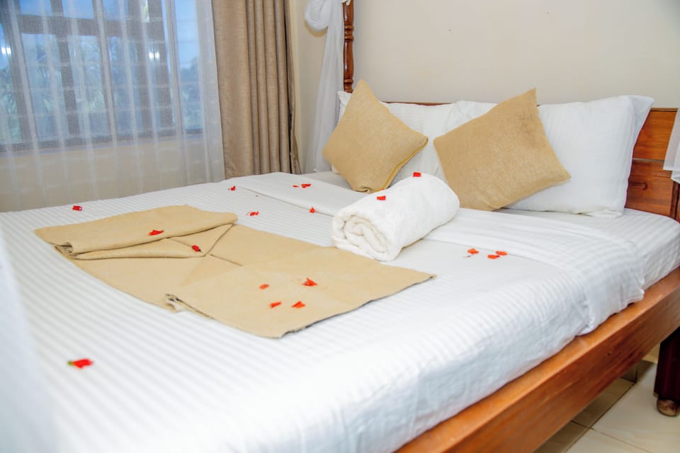Luxury Suite, Garden View | Blackout drapes, iron/ironing board, free WiFi