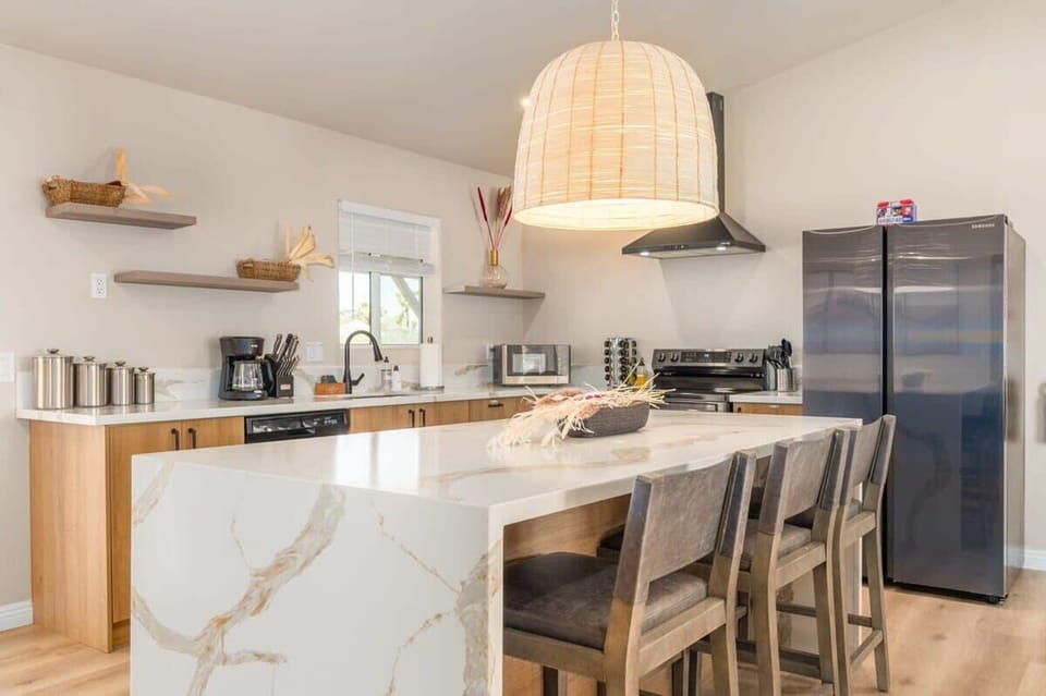 House, Desert View (4 Bedrooms) | In-room dining