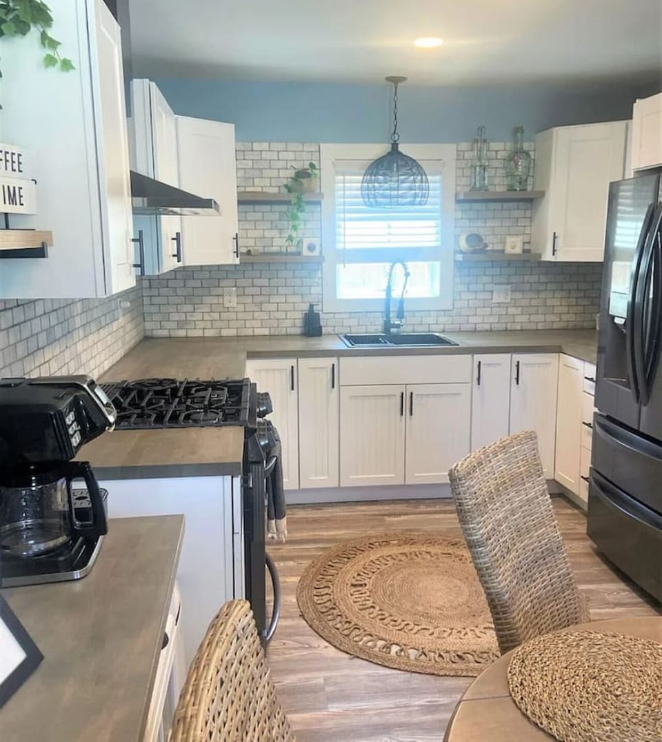 Kitchen Alternate View