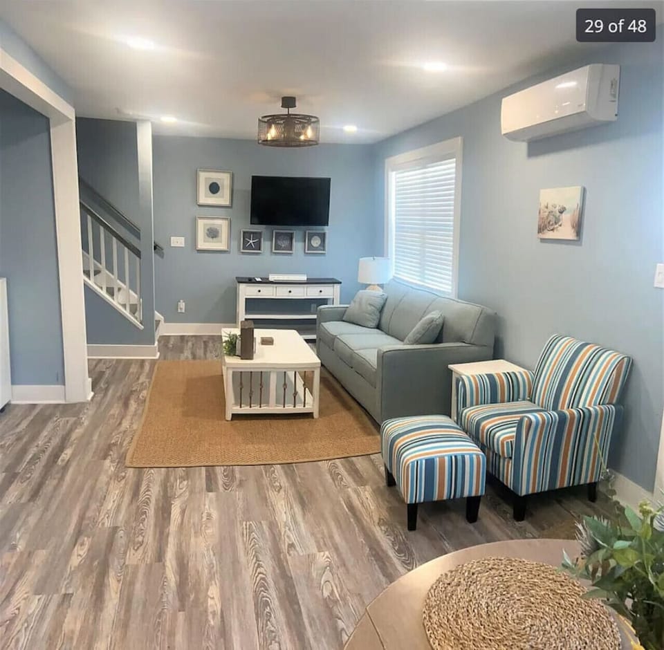Family Room Alternate View
