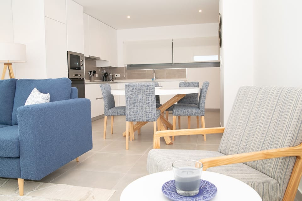 Flat on the Portuguese Silver Coast, 3 bedrooms, sea view, shared pool. Easy access to Nazaré beach. Ideal for a memorable holiday. SCH
