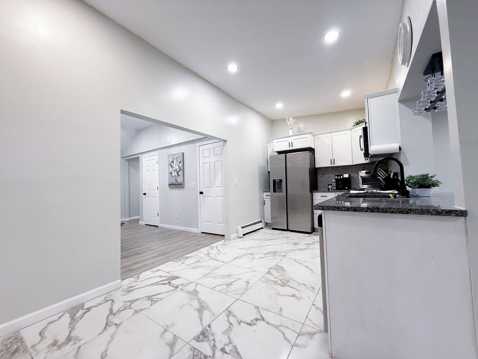 Fully-equipped Kitchen (2)