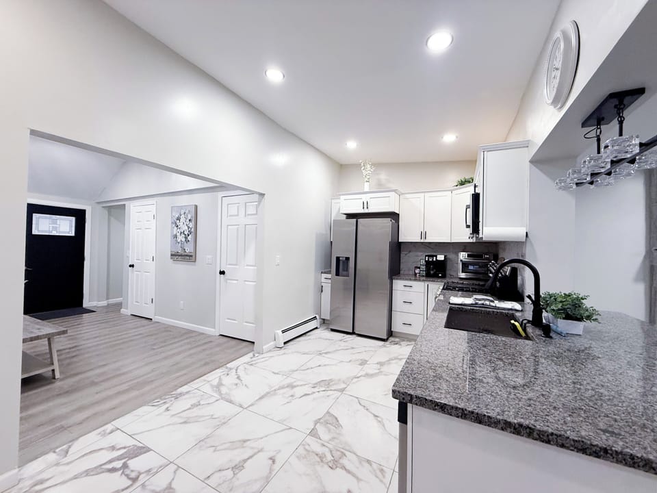 Fully-equipped Kitchen (1)