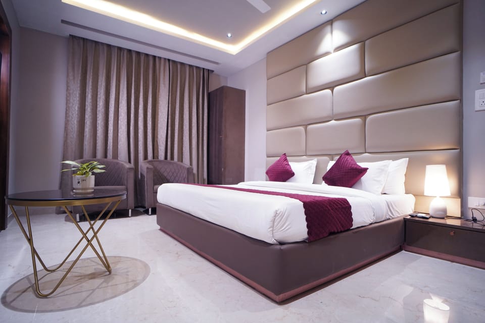 Premium Room, City View | Desk, laptop workspace, free WiFi