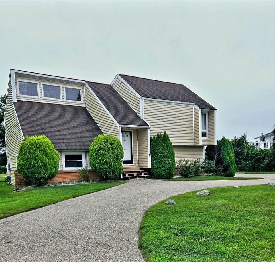 45 Gloucester Road Split Level home with circular drive way and side driveway.