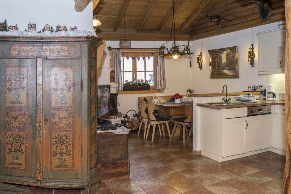 House | Private kitchen | Cookware/dishes/utensils