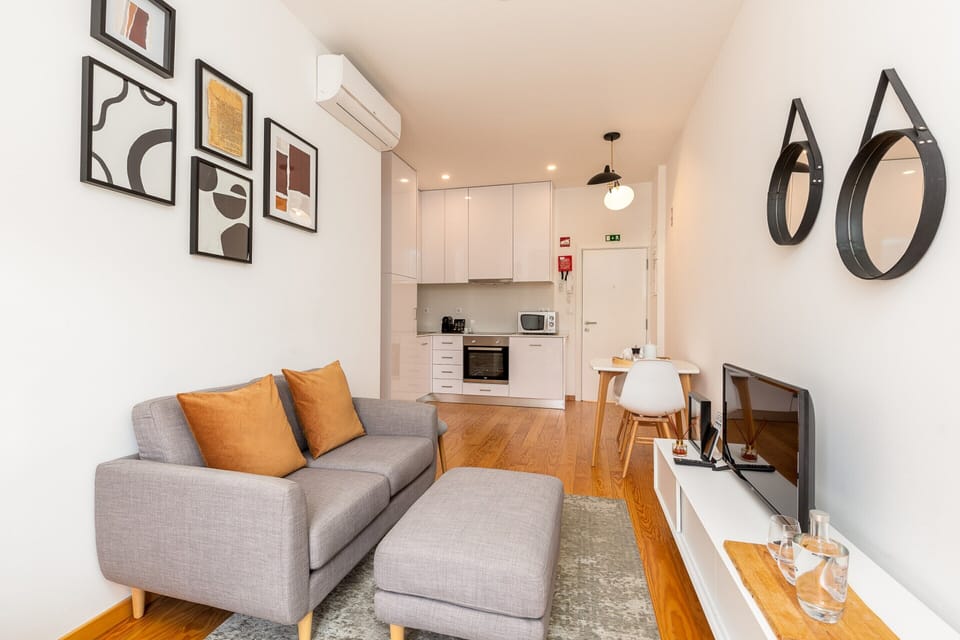 Apartment | Living room | Fireplace