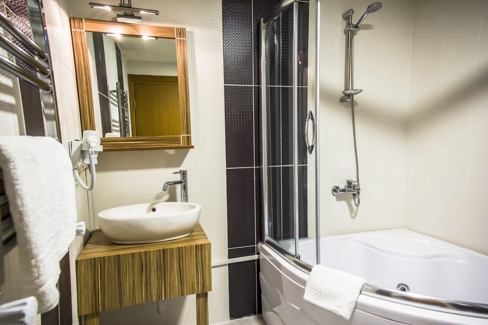 Presidential Studio Suite, 1 Bedroom, Terrace, City View | Bathroom | Shower, rainfall showerhead, free toiletries, hair dryer