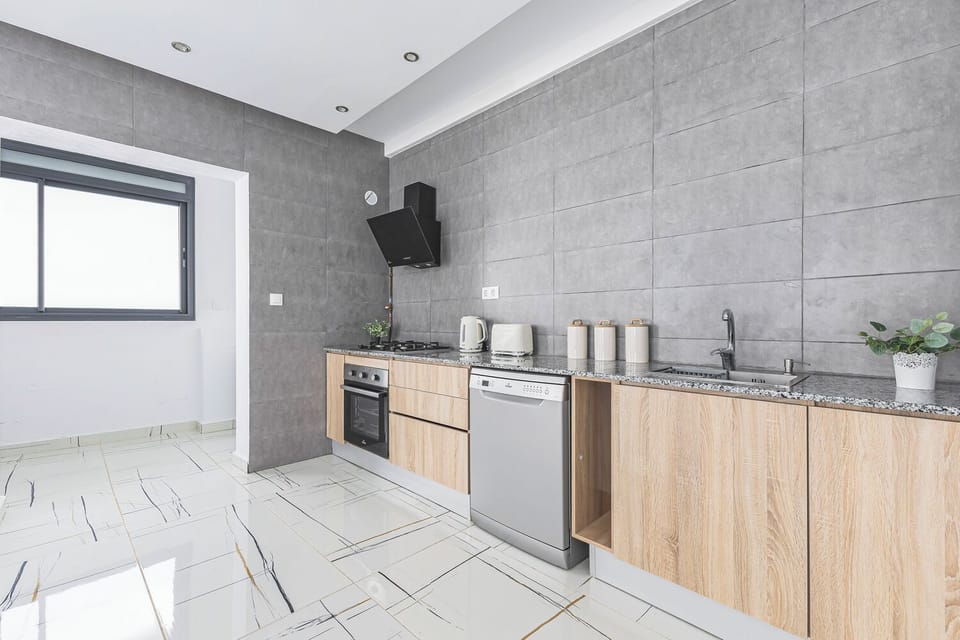 Basic Apartment | Private kitchen | Fridge, microwave, oven, stovetop
