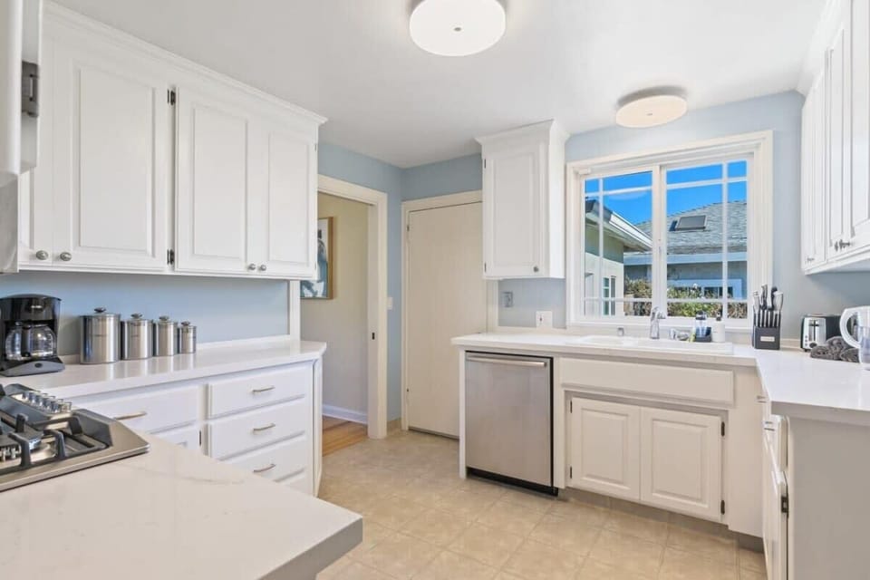 House, Garden View (3 Bedrooms) | Private kitchen | Microwave, oven, coffee/tea maker, electric kettle