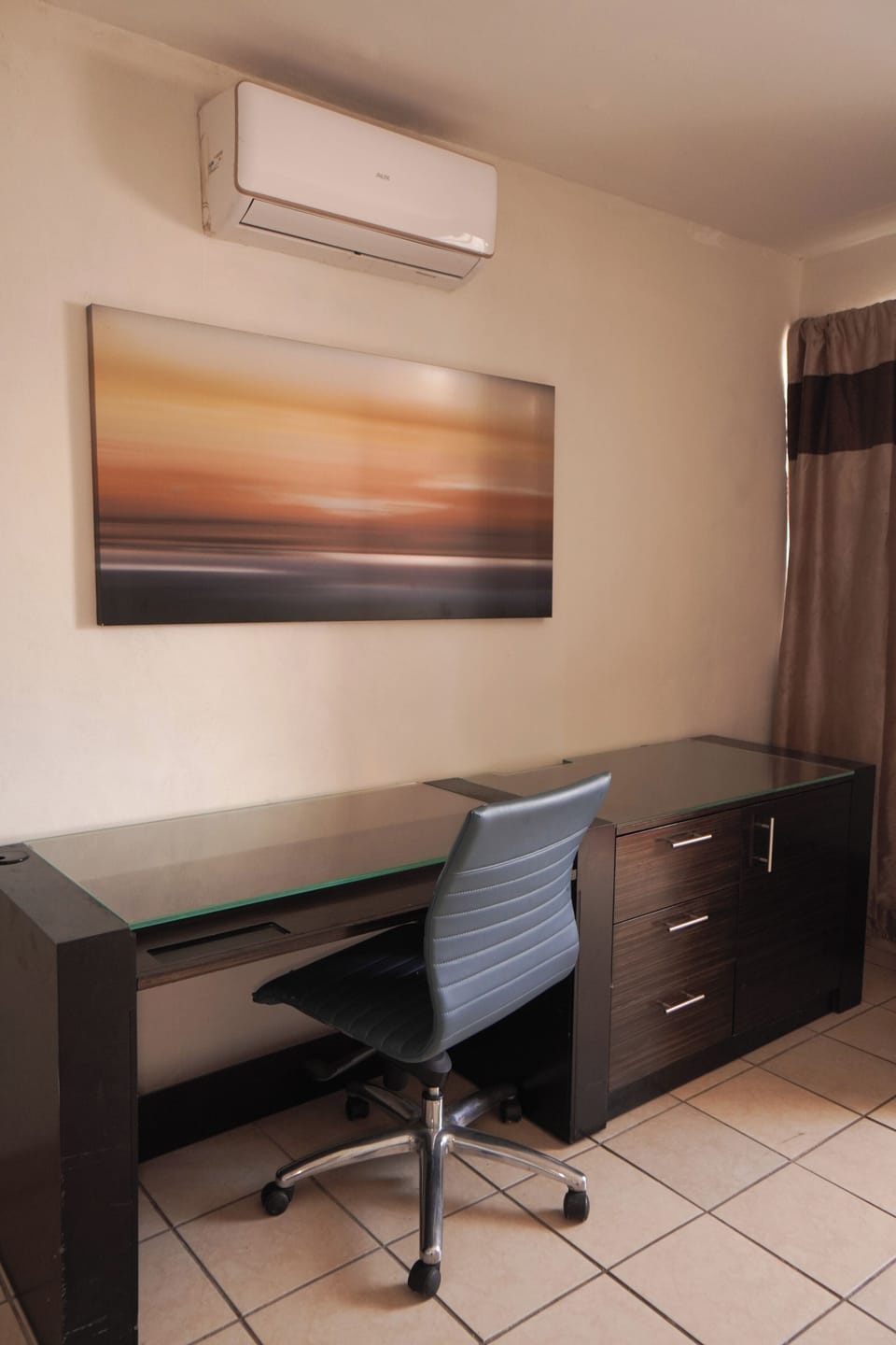 Standard Room | Desk, laptop workspace, free WiFi