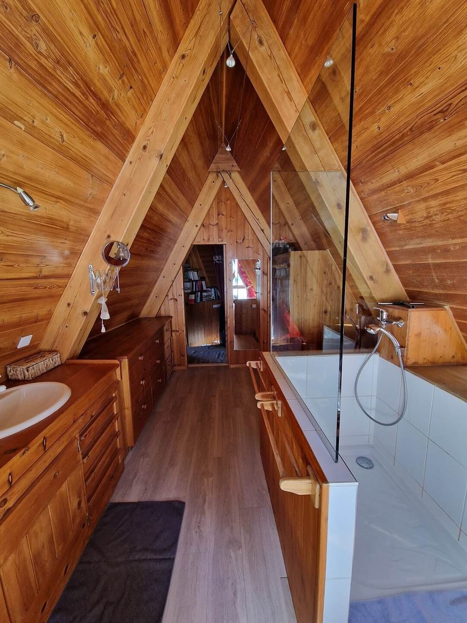 SALLE DE BAIN AVEC 2 VASQUES , WC, DOUCHE ITALIENNE , PLACARD